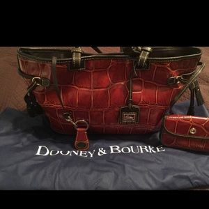 Like new 14x11 LEATHER DOONEY AND BOURKE BAG